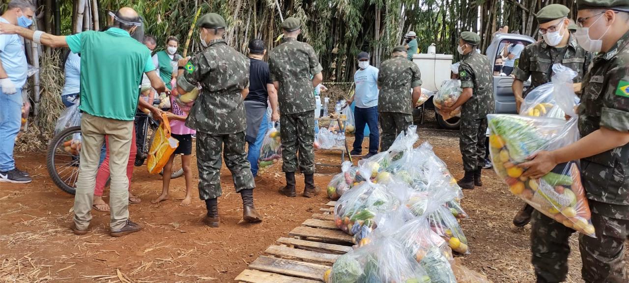 Foto 3 de 24 — Mais de 14 mil cestas com alimentos já foram doadas na Ceagesp em Araraquara